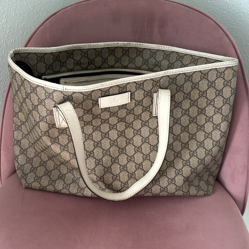 Gucci Supreme tote
